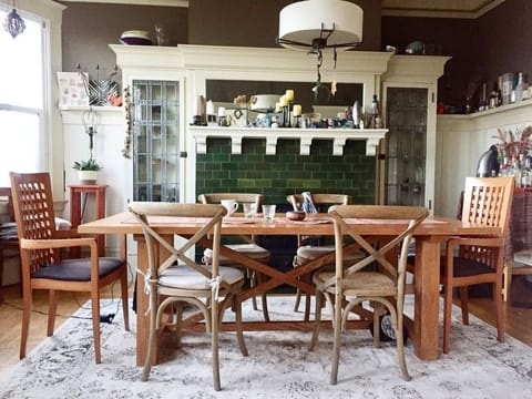 Stylish and comfortable dining room that can host dinner parties. 