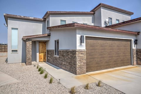 Moab Vacation Rental | 3BR | 2.5BA | 1,900 Sq Ft | Stairs to Access