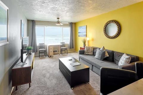 Welcome to Unit 216, Hello Squiddy