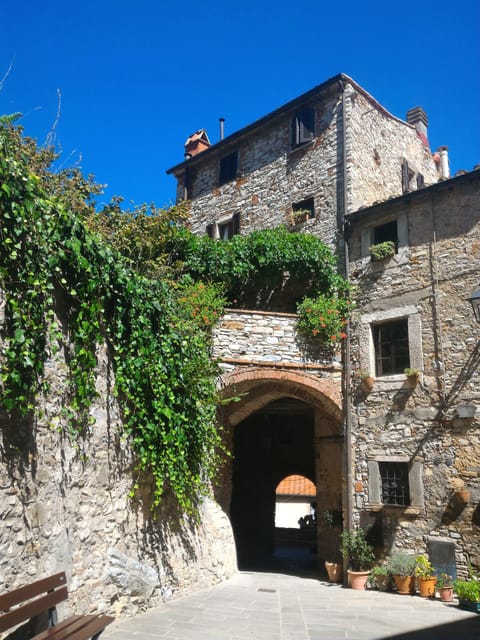 Foto della piazza principale del paese - Piazza della Chiesa