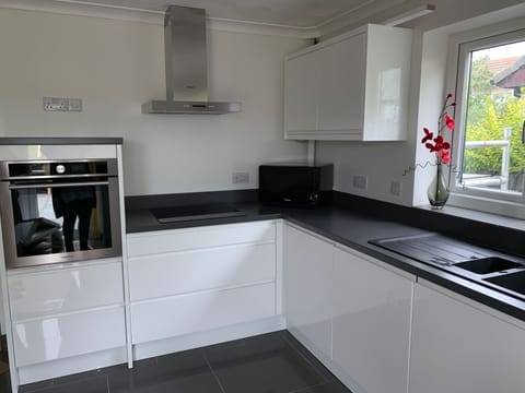 Kitchen is open to adjoining lounge