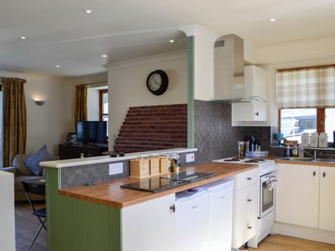 Open plan living space | Ty Cregyn - Penrhiw Pistyll Cottages, New Quay