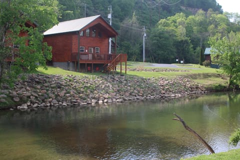 Pigeon Forge River Cabin - River Haven - Located on the Little Pigeon River