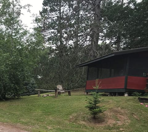8x20 screened porch overlooks the campfire pit, drive, Lake Everett in distance.
