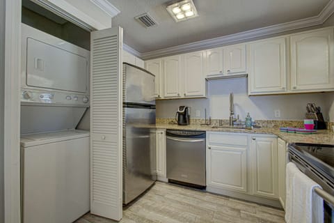 Convenient washer/dryer located in the unit.