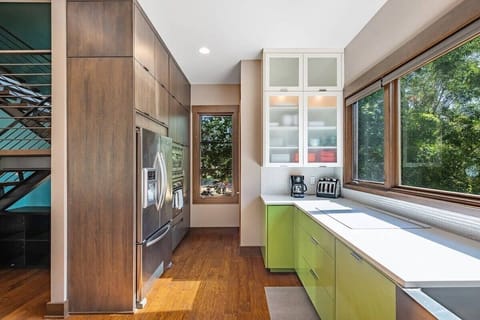 Beautiful fully stocked kitchen.