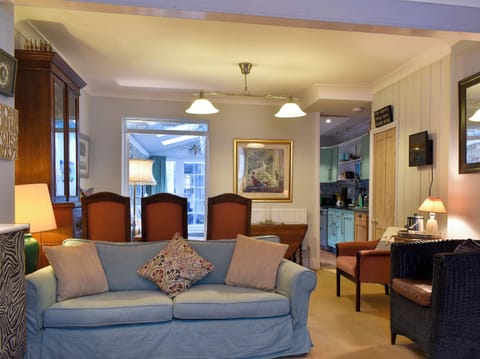 Spacious living area which leads to the kitchen | Rodwell Trail Cottage, Weymouth