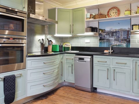 Fully appointed kitchen | Rodwell Trail Cottage, Weymouth