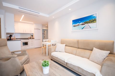 Enjoy the living room of this apartment in Benalmádena (Arroyo de la miel)