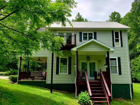 Side Porch - 1 of 5!