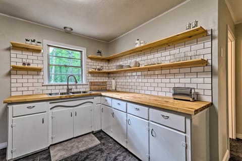 Well-Equipped Kitchen