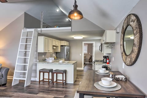 Lorain Vacation Rental | 1BR | 1BA | 850 Sq Ft | Stairs Required