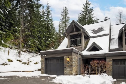 Exterior of Cedar Ridge 16 during winter