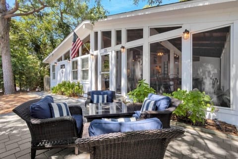 Welcome to Villa Sweet Caroline, a lovely California style cottage in the heart of North Dewey!