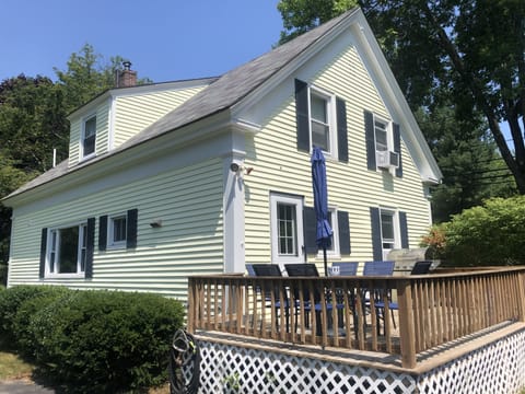 Deck with table, chairs and grill