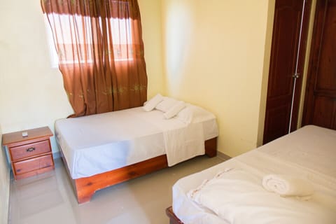 Air conditioned Bedroom with closet, safe, HD  Smart 32 inch TV, ensuite and hot water