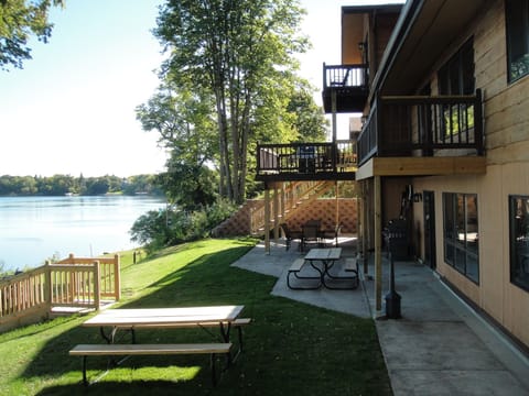 Lakeside Sugarbush Lodge