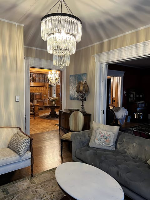 Downtown Mansion near Notre Dame House in South Bend