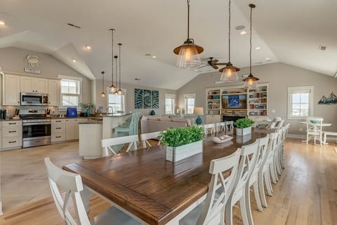 Top-Level Dining Room with Table (seats 16)