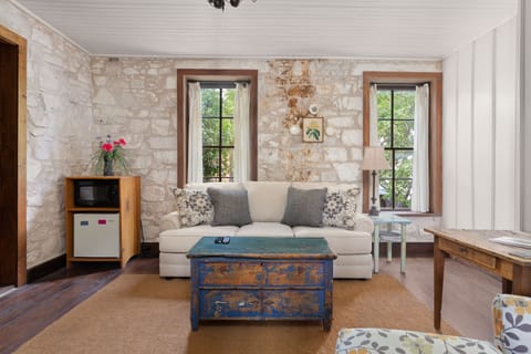 Itz Inn Back Privacy Suite