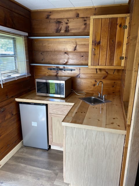 "studio back cabin" kitchenette