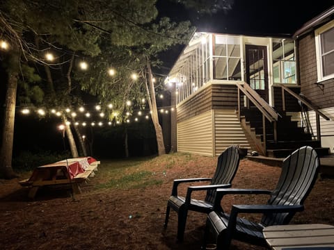 Lakeside relaxing and picnicking. 