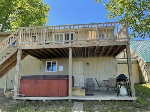 Shared hot tub for all units 