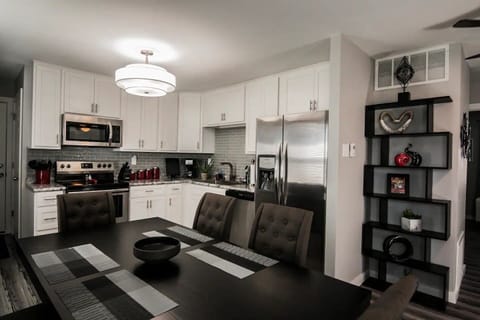 Kitchen and dining area. 