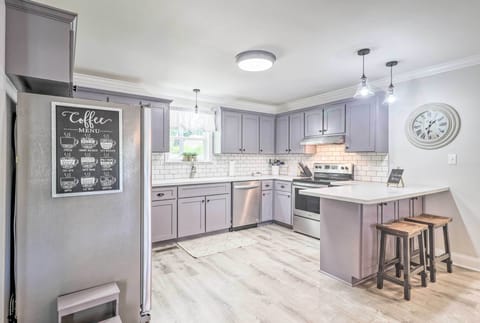 Kitchen | Cooking Basics | Bar Seating | Drip Coffee Maker