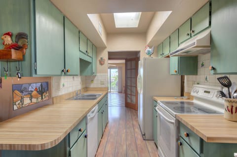 Stainless sink, dishwasher, oven and large refrigerator. Lots of prep space.