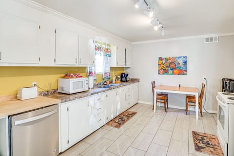 Kitchen | Dual Keurig/Drip Coffee Maker | Toaster | Cooking Basics