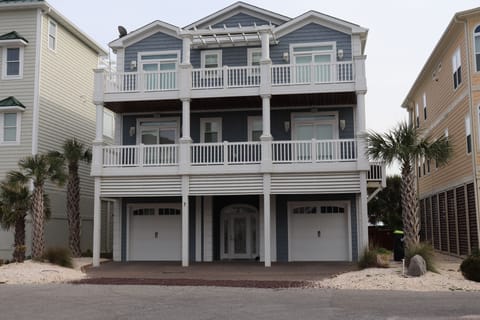 Street side view. Parking for 5 cars.