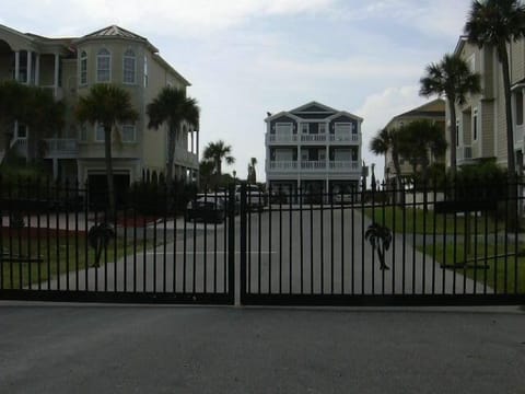 Gated entrance. 7 Coggeshall is to the rear of the photo