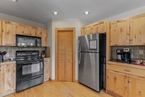 In the corner you can store groceries and supplies for your stay in the pantry.