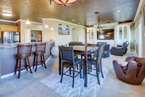 Dickinson Vacation Rental | 3BR | 2.5BA | 2,265 Sq Ft | Step-Free Access