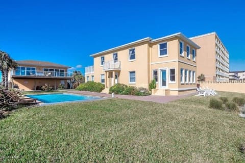 Secluded Private Resort directly on beach  5/6 BdRm 4 Baths