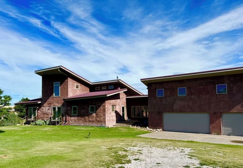 Welcome to Prairie Light, your rural retreat in southwest Kansas. 