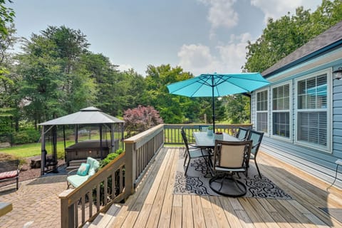 Browns Summit Vacation Rental | 3BR | 2BA | 1,612 Sq Ft | Stairs Required