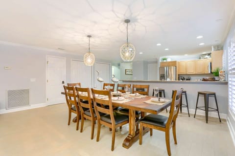 Large Dining Area with Seating for 8