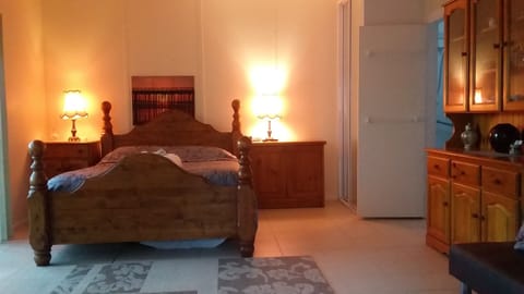 Bedsit suits a single or a couple
