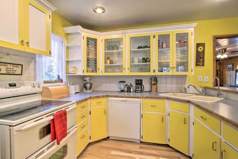 Fully Equipped Kitchen | Toaster