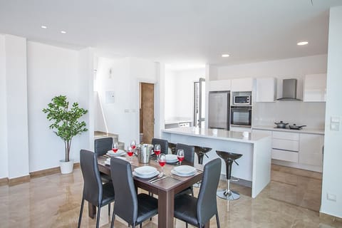 Dining area with seating for 6 persons