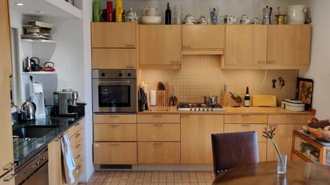 Main House: Kitchen aspect 2