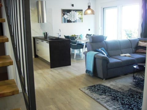 Living area. Picture 14