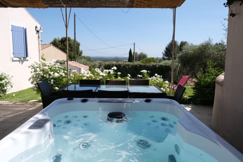 Vacation rental AUREILLE Alpilles Provence villa to rent with all comforts 8 people with jacuzzi  Book online with Plaisirs & Maisons de Provence