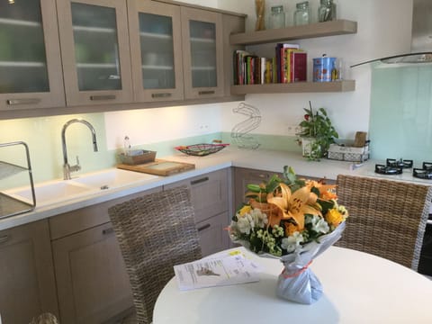 Book this vacation rental in the Alpilles in Aureille Air-conditioned villa with private pool jacuzzi 4 bedrooms 3 bathrooms