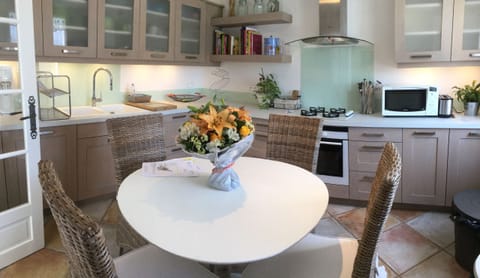 Vacation rental AUREILLE Alpilles Provence villa to rent with all comforts 8 people  Book online with Plaisirs & Maisons de Provence