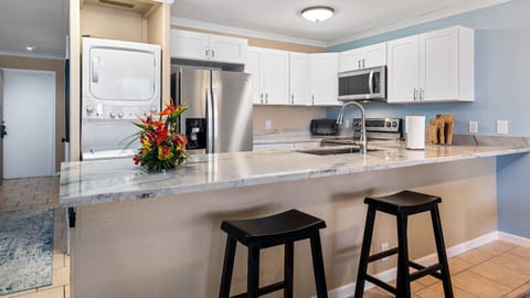 Updated kitchen, include washer/dryer