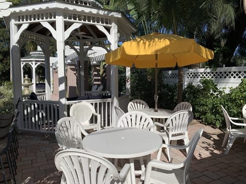 outdoor dining area with outdoor kitchen & bbq grill