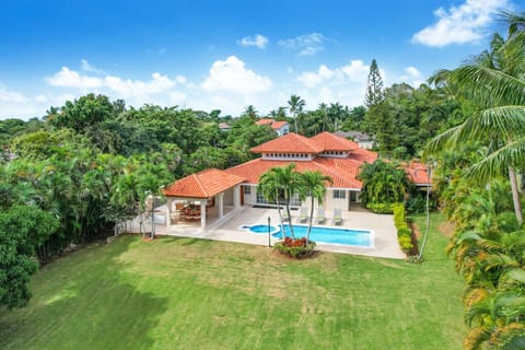 Villa Vivero 24: Cozy villa w/ pool, Jacuzzi, waiter and housekeeper